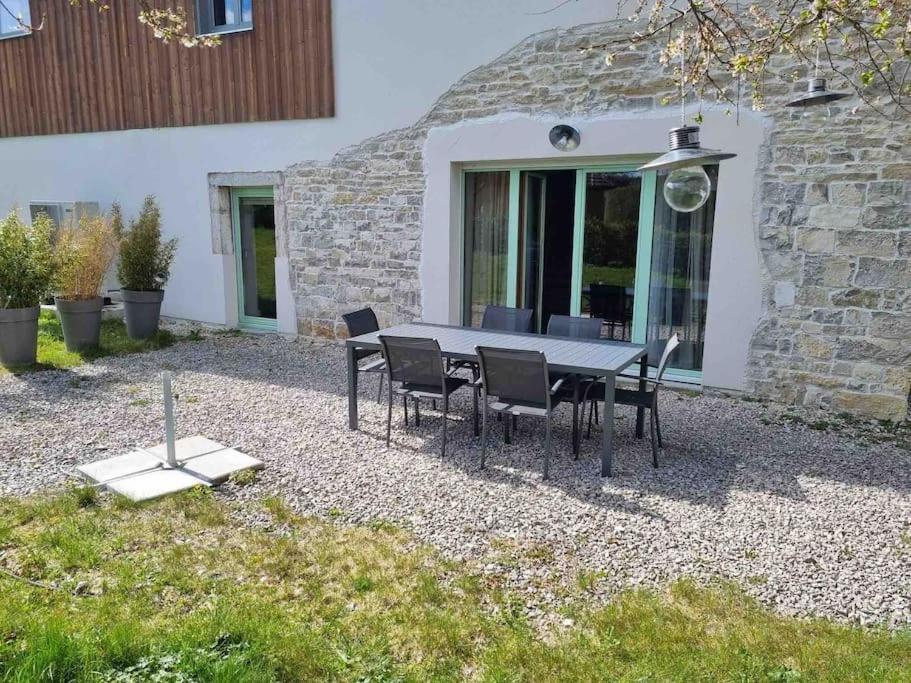 Logement Dans Maison + Exterieur Orchamps-Vennes Exterior photo