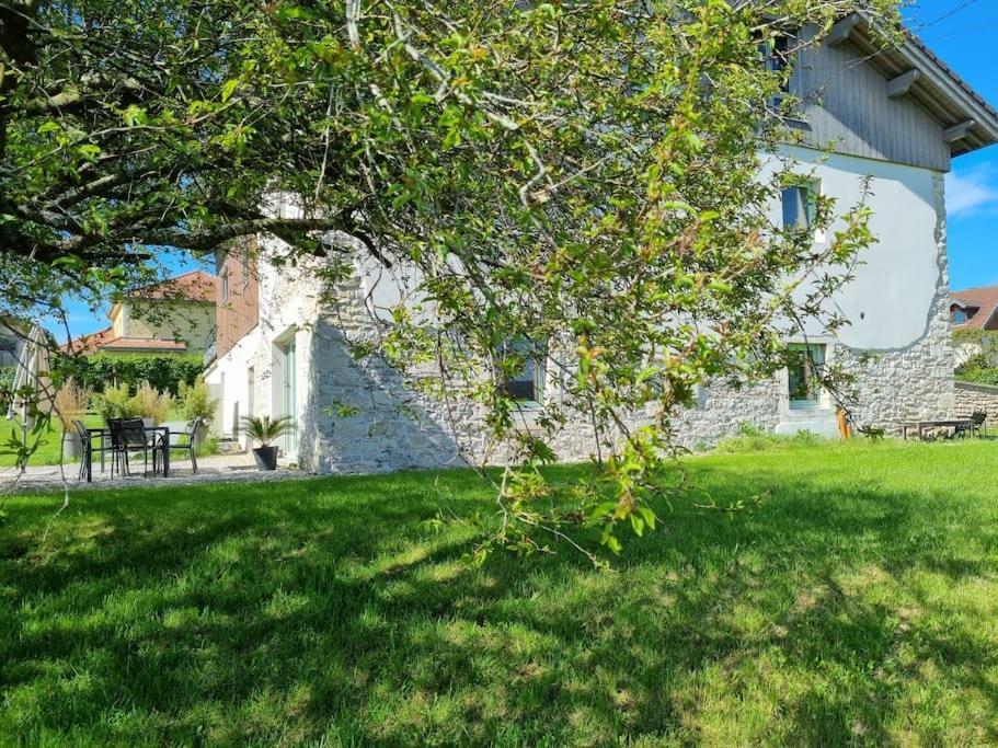 Logement Dans Maison + Exterieur Orchamps-Vennes Exterior photo